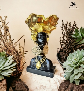 CÔ GÁI ĐỘI ĐÀI HOA
