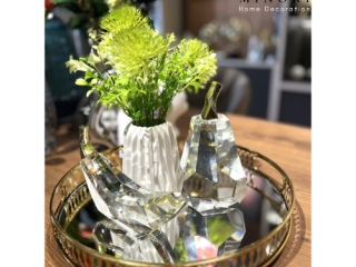 Khay gương kim loại đã trở thành một trong những sản phẩm được yêu thích và sử dụng phổ biến trong việc decor trang trí.