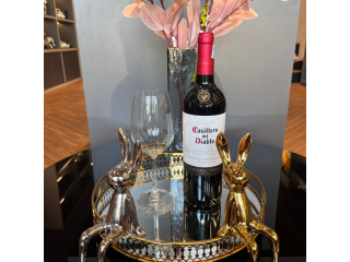 Tượng thỏ trang trí để bàn được xem như là một biểu tượng của sự thông minh, khéo léo và nhanh nhẹn.